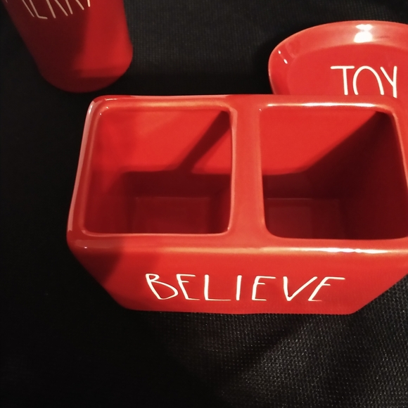 Rae Dunn Holiday Bath set - Picture 5 of 5